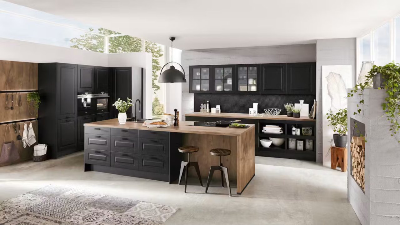 Moderne Landhausküche in schwarz